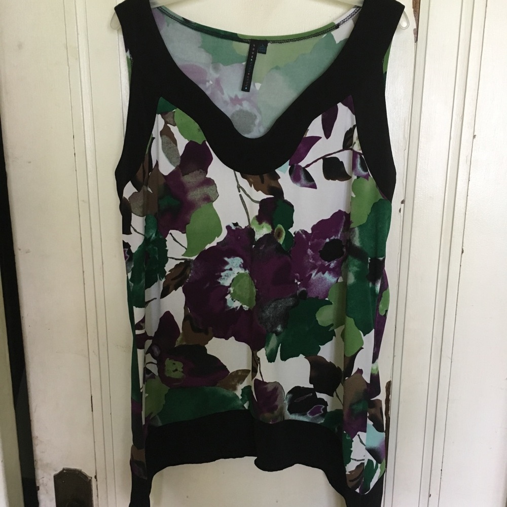 Wms sleeveless v neck tunic In beautiful greens